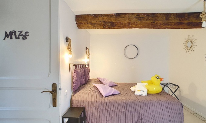 Castelnaudary House | 3* gite on the banks of the Canal du Midi, private parking and enclosed grounds