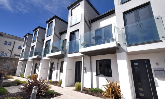 Seaton House | 3 GROVE MEWS, family friendly, with a garden in Seaton, Devon