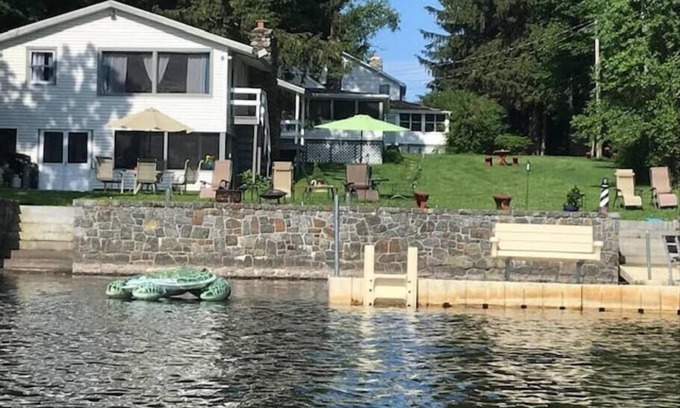 Lakeside House | 3 Lake Cottages , Waterfront for 25 Guests