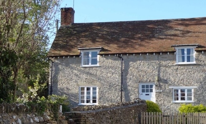 Littlebredy Cottage | 3 Lower Farm, 2 bedroom Country cottage.