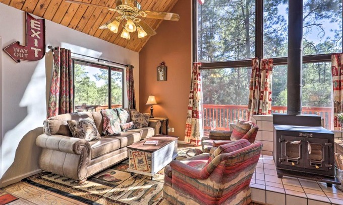 Oak Knoll Village House | 3 Mi to Downtown Cabin with Gas Grill in Prescott