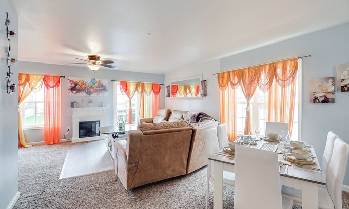 Dover House | 3 Mi to Dtwn: Townhome w/Deck in Dover