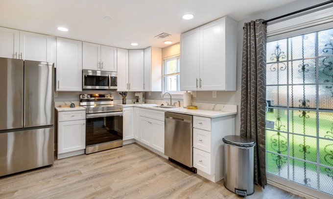 Kettering House | 3 Mi to Six Flags America: Upper Marlboro Retreat!