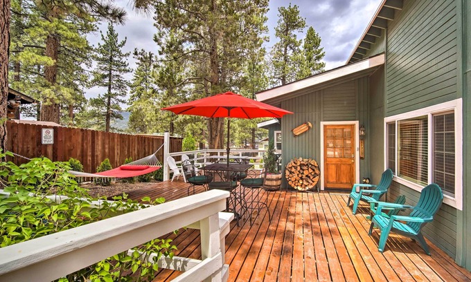 Big Bear Cabin | 3 Mi to Skiing: Big Bear Cabin w/Deck