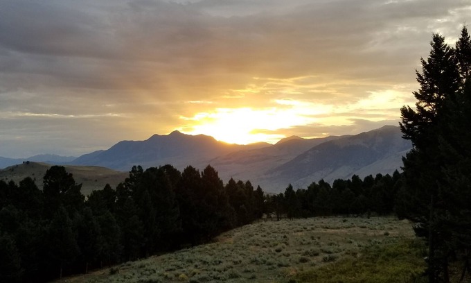 Emigrant House | 3 Mile Ranch…enjoy the pristine views that Montana has to offer!