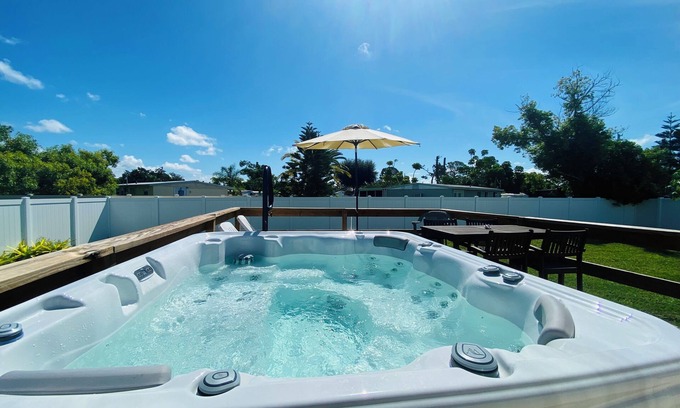 Englewood South House | 3 miles to beach, hot tub & fenced yard for pup