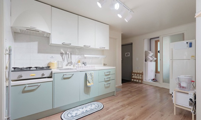 Cheongpa-dong Villa | 3 Minutes Seoul Station: Warm and Cozy Accommodation