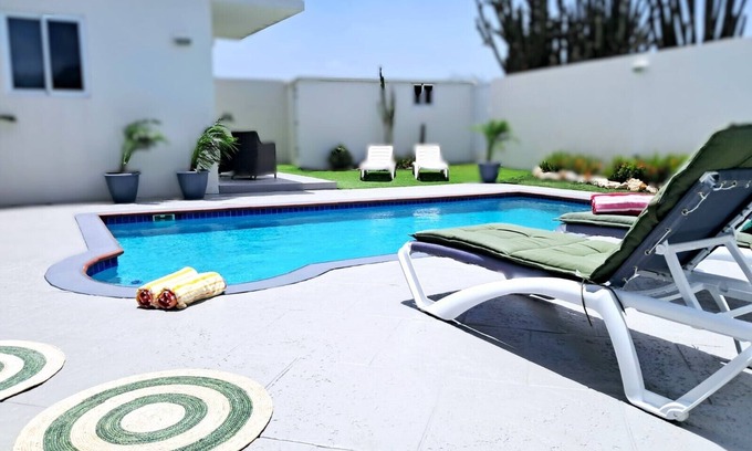 Noord Villa | 3 minutes to Beach - 5 minutes Hotel Area - Relaxing villa with pool in Malmok!