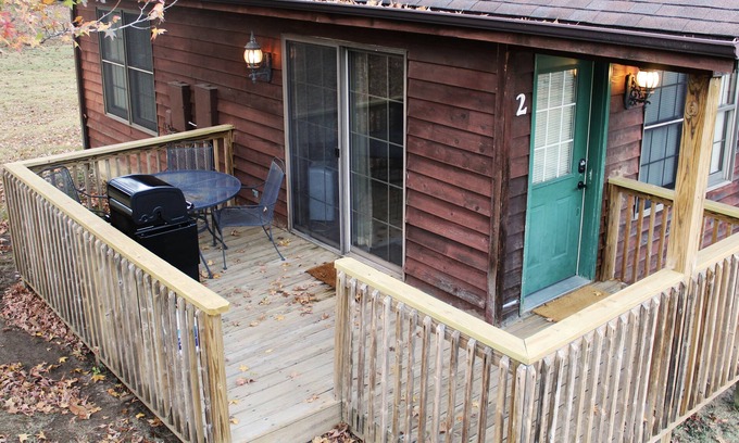 Makanda Cabin | 3 Minutes to Giant City - 6 Minutes to SIU - 4 Minutes to Shawnee Winetrail!