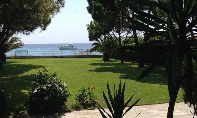 Schinias Villa | 3 or 5 BEDROOM BEACHFRONT VILLA ON MARATHON BAY - SCHINIAS, AMID PINE TREES