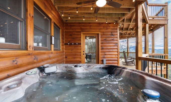 Natures Courtyard Cabin | 3 Peaks: Scenic Sunsets, Views, Fireplaces & More!