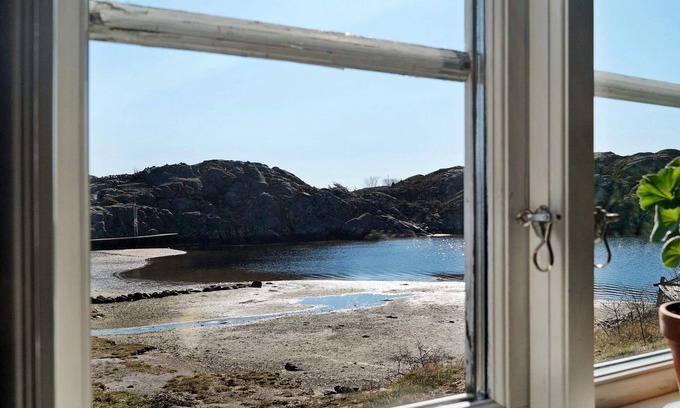 Kyrkesund House | 3 person holiday home in KLÖVEDAL