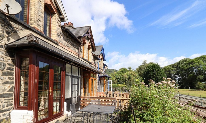 Betws-Y-Coed Cottage | 3 RAILWAY COTTAGES, family friendly, with open fire in Betws-Y-Coed