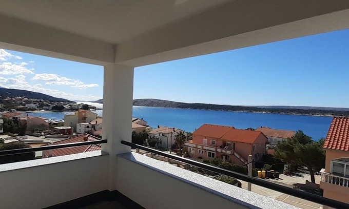 Barbat na Rabu Apartment | 3 room apartment, 100 meters from the beach with sea view, new building.