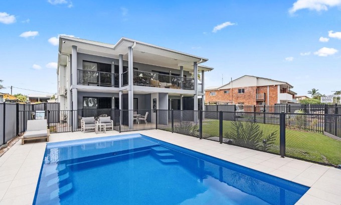 Urangan Apartment | 3 Seacrets at Shelly