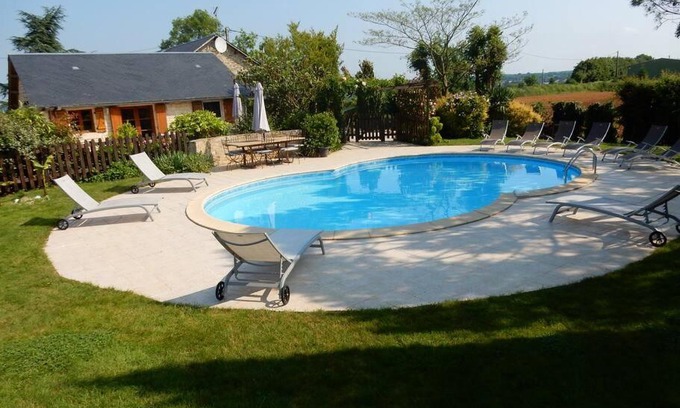 Saint-Georges-de-Noisne House | 3 self-contained gites with pool and games room