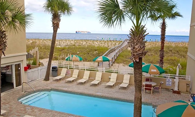 Tybee Island Hotel | 3-Star Hotel ∙ DeSoto Beach Garden Suites