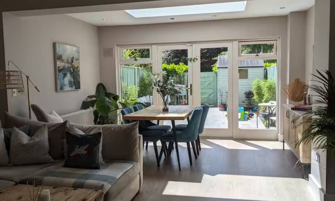 Malahide House | 3 storey townhouse in lush green private estate
