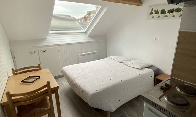 Rosendael Apartment | (3) Studio near the beach of Malo