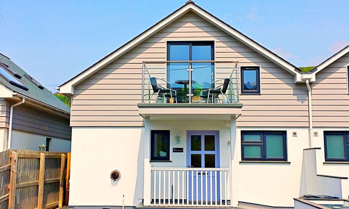 Polzeath Villa | 3 The Navigators Sleeps 4 (2 Bedrooms) Only 100 meters from the beach