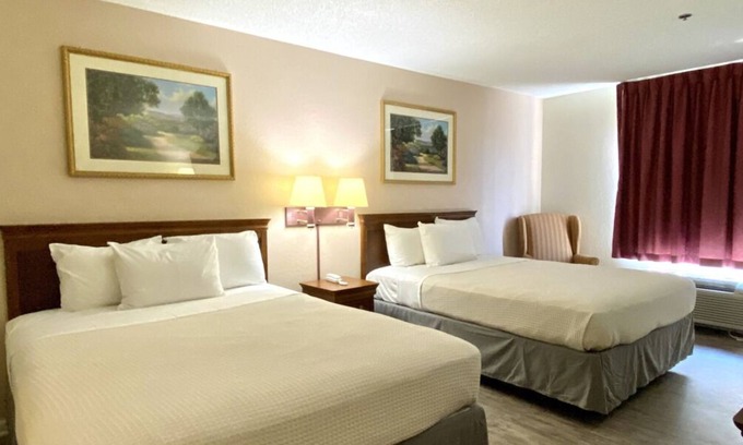Mount Vernon Hotel | 3 x Non-Smoking Two Queen Beds at FairBridge Inn Express Mt Vernon