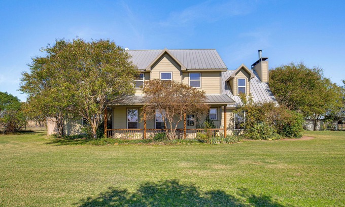 Nemo House | 30 Mi to Fort Worth: Rural Retreat w/Patio!