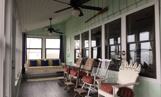 Alligator Point House | 30% Off MONTHLY RATE JANUARY + FEBRUARY 2025 Onlyn Tranquil Bayfront Getaway