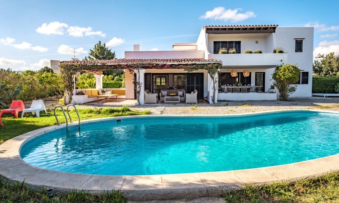 Sant Jordi de Ses Salines House | 300 m² House ∙ 6 bedrooms ∙ 12 guests