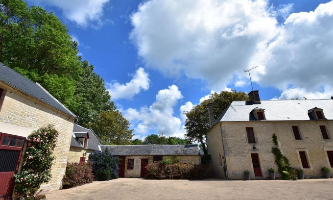 Ponts sur Seulles House | 300 m² House ∙ 6 bedrooms ∙ 12 guests