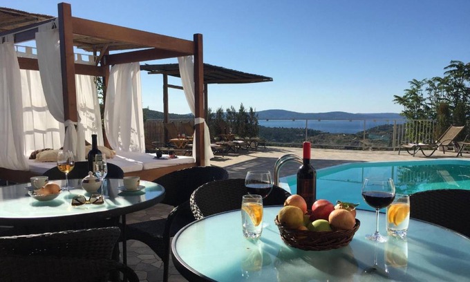 Lozisca House | 300 m² House ∙ 6 bedrooms ∙ 12 guests