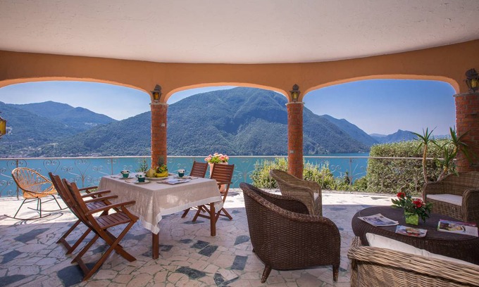 Cressogno Resort | 300 m² Luxury rental ∙ 5 bedrooms ∙ 10 guests