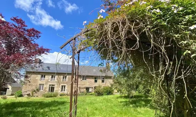 Saint-Remy-du-Plein House | 300 m² manor house set in wooded grounds