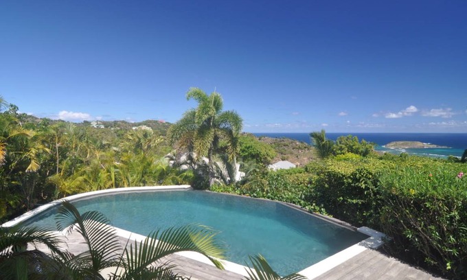 Vitet Villa | 300 m² Villa ∙ 1 bedroom ∙ 2 guests