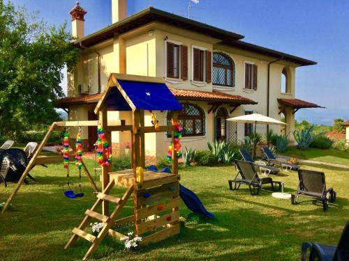 Lonato del Garda Villa | 300 m² Villa ∙ 4 bedrooms ∙ 13 guests
