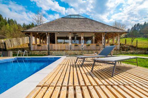 Dragosloveni Villa | 300 m² Villa ∙ 4 bedrooms ∙ 12 guests