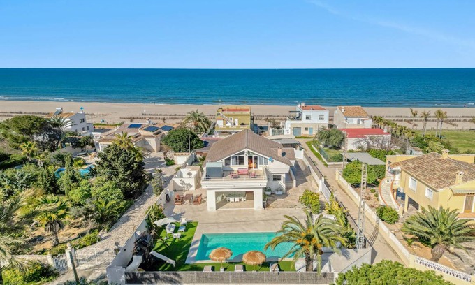 Les Deveses Villa | 300 m² Villa ∙ 5 bedrooms ∙ 14 guests