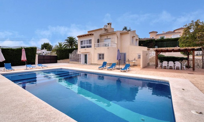 Empedrola Villa | 300 m² Villa ∙ 6 bedrooms ∙ 12 guests