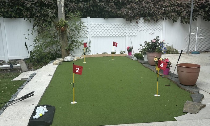 Vero Beach Apartment | 300 Steps to BEACH; 2 Bikes; Beach Gear; 4 HOLE Putting & Chipping GREENS