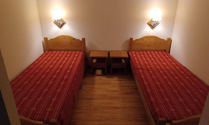 Albiez-le-Vieux Apartment | 300m from shops, Ground floor, view mountain, terrace, parking, tv, ski locker, 42m²