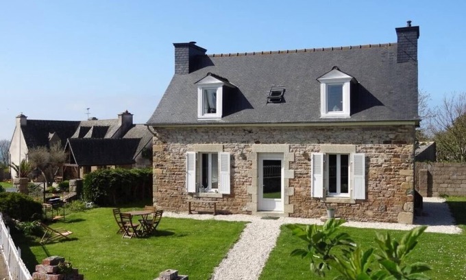 Ploubazlanec House | 300m from the SEA, Breton house with large garden and sea view - WIFI