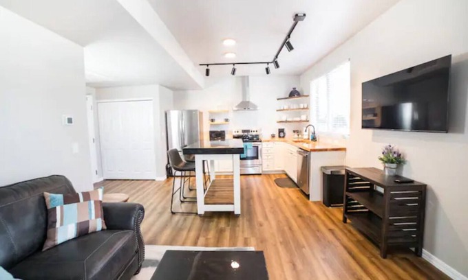 Southside Apartment | 302 - The Lofts, by Flagtown, 1 bed,1bath