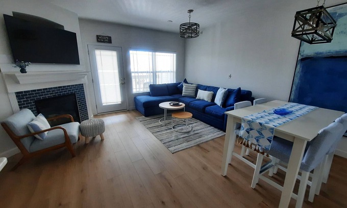 Delavan Lake Condo | 304 - One Bedroom Condo Suite