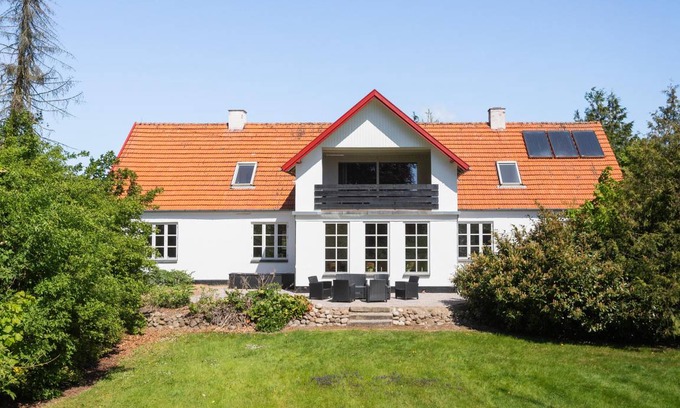 Haslev House | 306 m² Farmhouse ∙ 7 bedrooms ∙ 16 guests