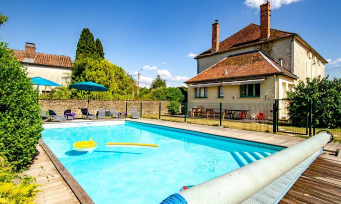Trannes House | 307 m² Gîte ∙ 6 bedrooms ∙ 15 guests