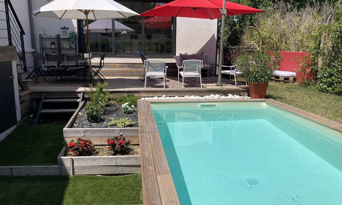 Verneuil-sur-Seine House | 30mn from Paris TER, 7 bedrooms including a studio, swimming pool, dog accepted