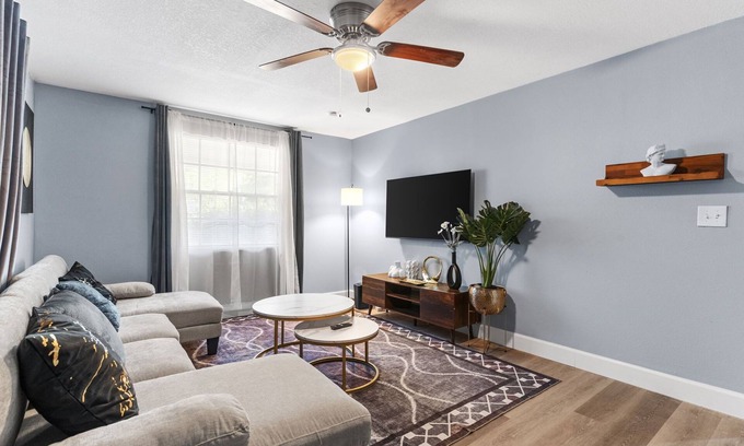 Tampa House | 3102 E Knollwood St. Tampa #B