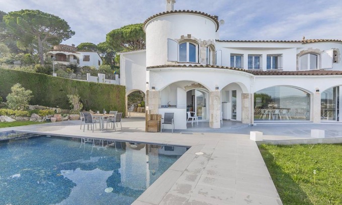 Calonge Villa | 311 m² Villa ∙ 4 bedrooms ∙ 8 guests