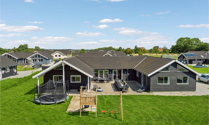 Høruphav House | 315 m² House ∙ 8 bedrooms ∙ 20 guests