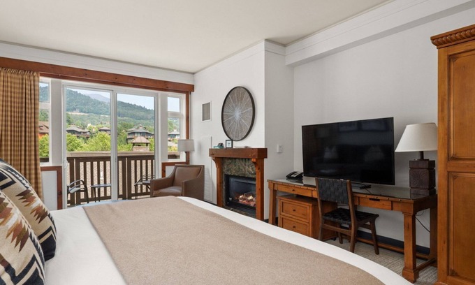Stowe Area Cabin | #319 | Studio | Sunny Spruce | 3rd Floor Village & Mountain Views