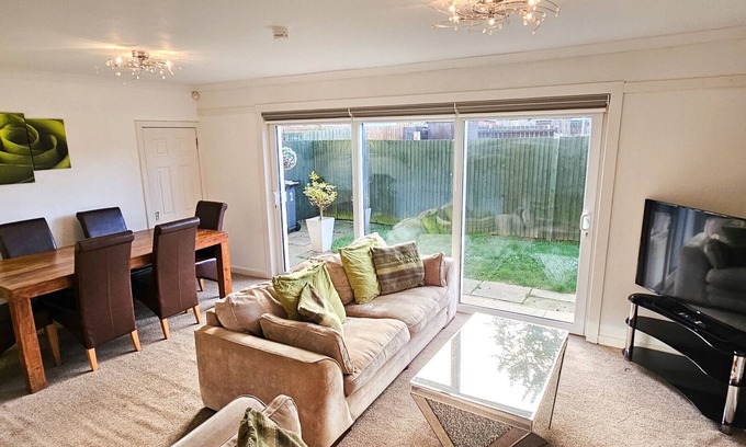 Longcroft Apartment | 32/2 Dochart Drive